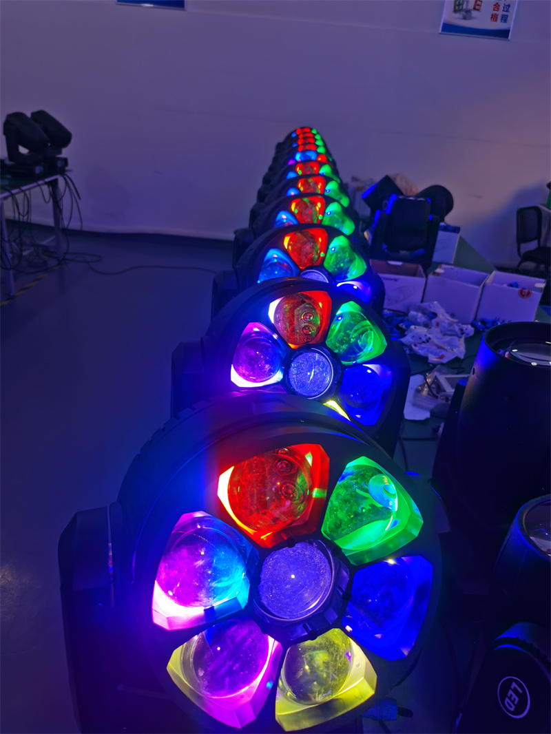 Case Super Bright 7x60W RGBW LED ZOOM Yıkama Piksel Hareketli Kafa Işığı Arı Göz Etkisi ile Konser Şovu Etkinliği DJ Club