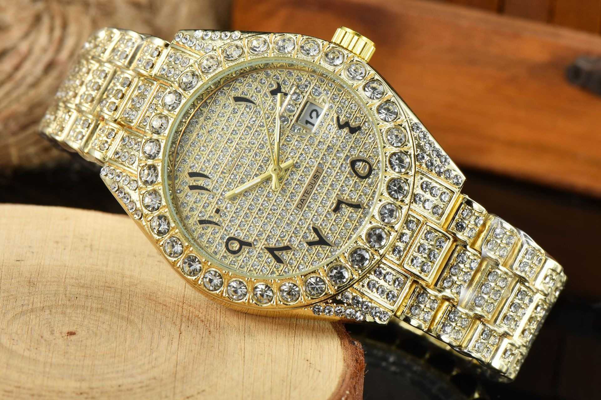 Designer Watch Fashionable Elegant Labour Family Three Full Diamond Kalender Heren en Womens Watches