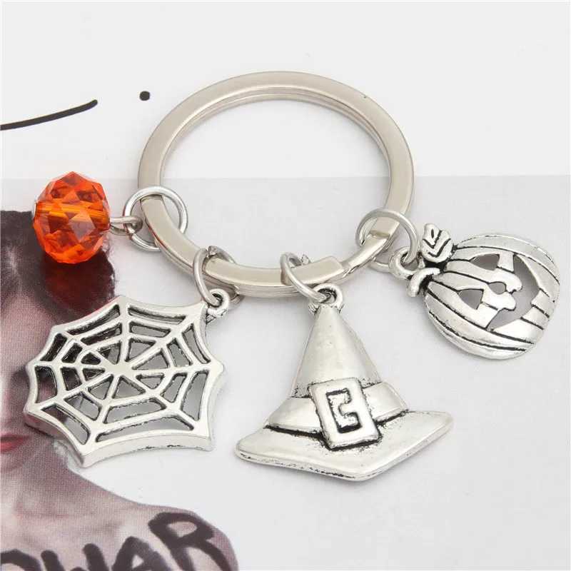 Llaves de llaves enchados web de araña cadena de llaves de llaves de calabaza fantasma de metal llavero halloween accesorios de cosplay regalos Q240403