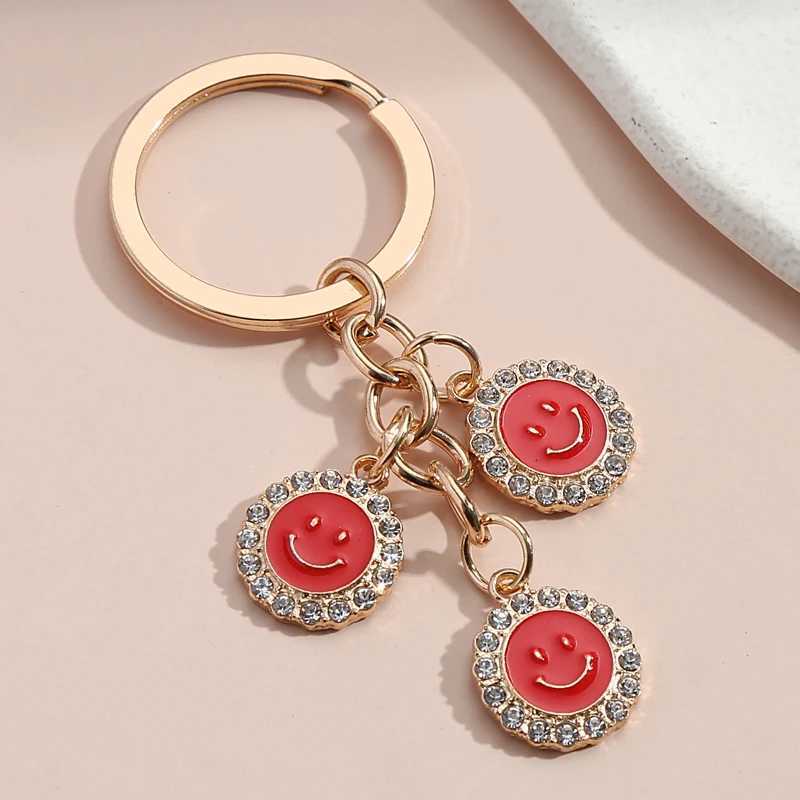 Keychains Lanyards söta emalj Keychain Smile Face Key Ring Round Chains Friendship Gifts For Women Män handväska Accessorie Diy Handgjorda smycken Q240403