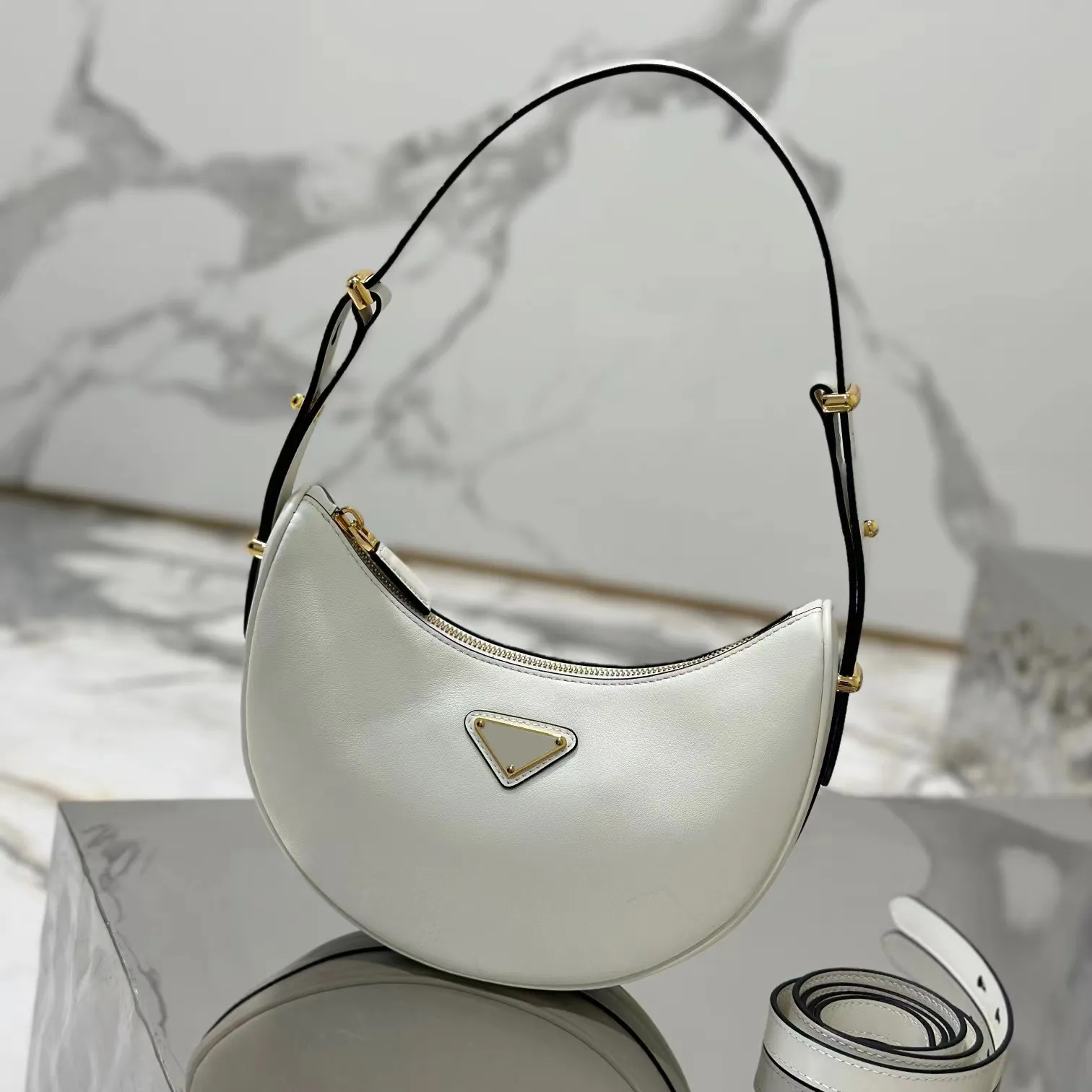 Borsa di design Luxurys borsette donne ascellare la borsa a mezzaluna 2000 hobo 2005 borsa a tracolla incrociata borse a catena di alta qualità in tela portafoglio
