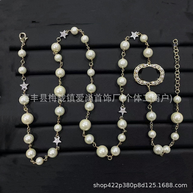 Naszyjniki wiszące europejskie i amerykańskie modne i eleganckie panie mogą wybrać diamentowe naszyjniki perłowe ustawione w pałacu