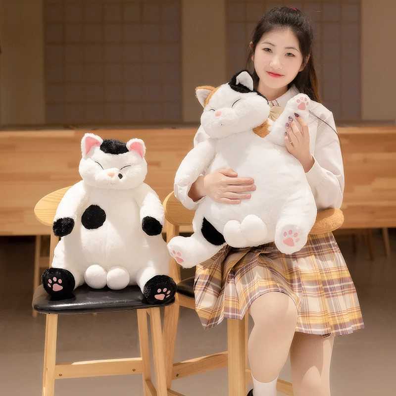 Movies TV Plush toy 35/45cm Lazy Japan Cat Doll Like Real Fuzzy Plush Stuffed Sitting Sleeping Animal Toy Brown Black Colorful Children Present 240407