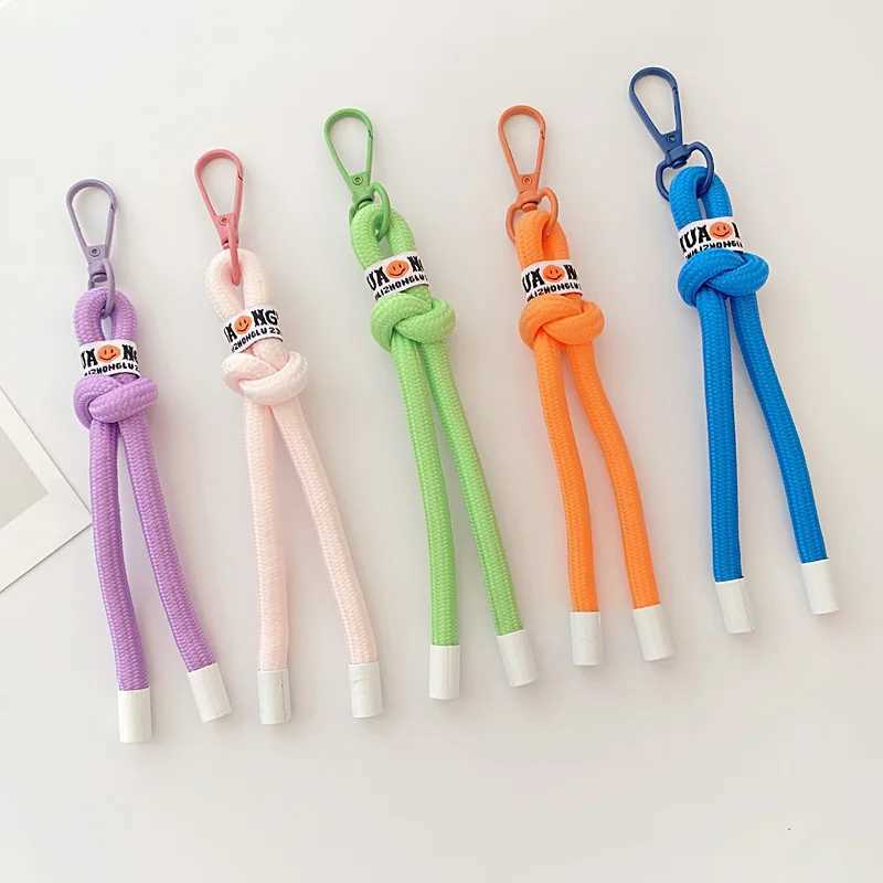 Keychains Lonyards créatif Iridescent Braid Corde Kelechain Carabiner Key Ring Smile Face Chains For Keycord Accessoires Jewelry Holiday Gifts Q240403