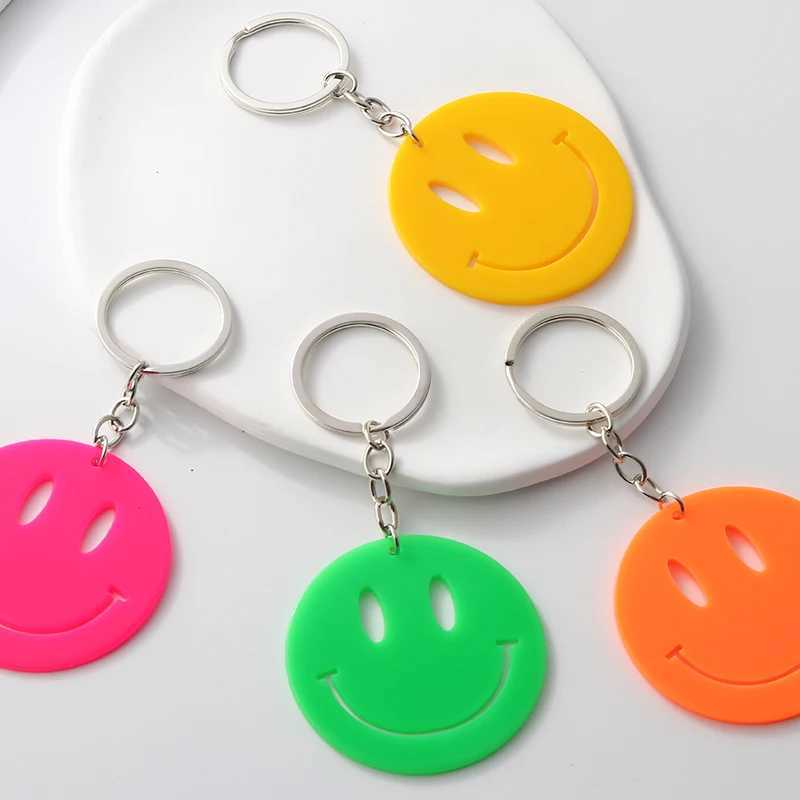 Kekchains Lonyards colorés acrylique souri face clés en plastique anneaux clés pour femmes hommes amitié cadeau de sac à main