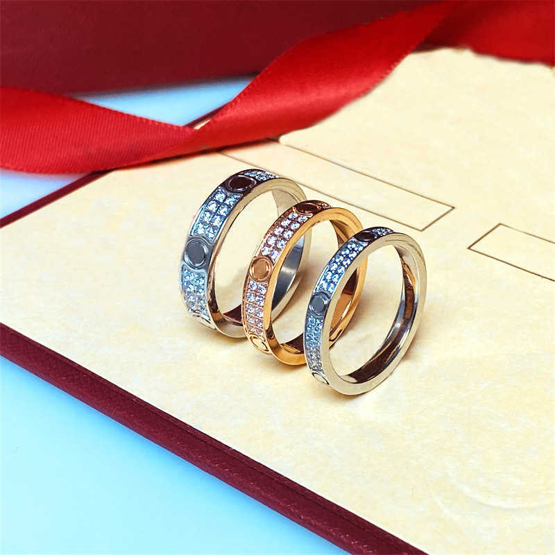 Luxe ringen Designer Gold Ploated Card met rijen diamant Japans en Koreaans niet -vervagende netwerk Rood paar sieradenring met logo