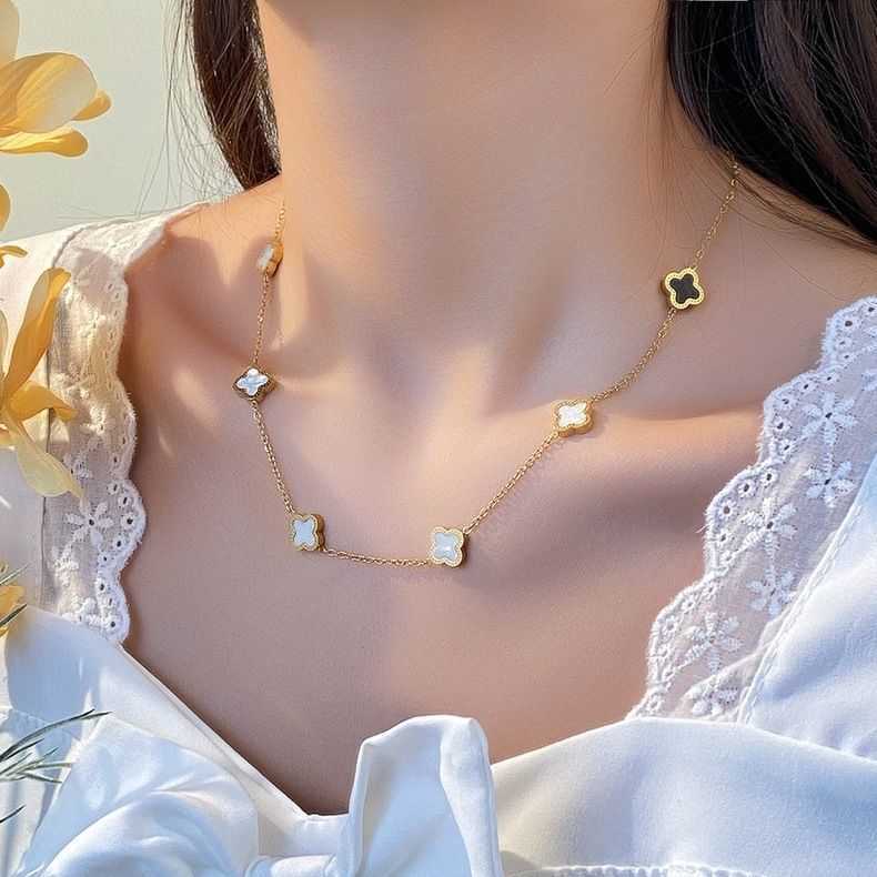  2024 model black and white reversible four leaf clover necklace female fashion temperament high class good-looking clavicle chain