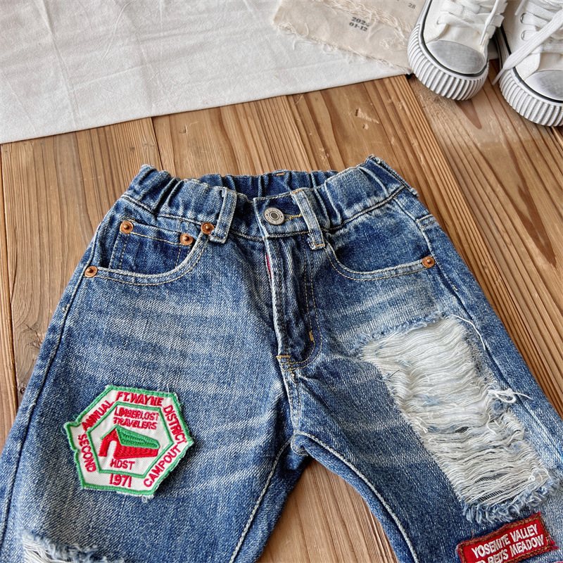 2024 Spring Kids Hole Jeans Boys Cartoon Letter Brodery Applique Denim Pants Fashion Children Cose Cowboy Trousers S1301