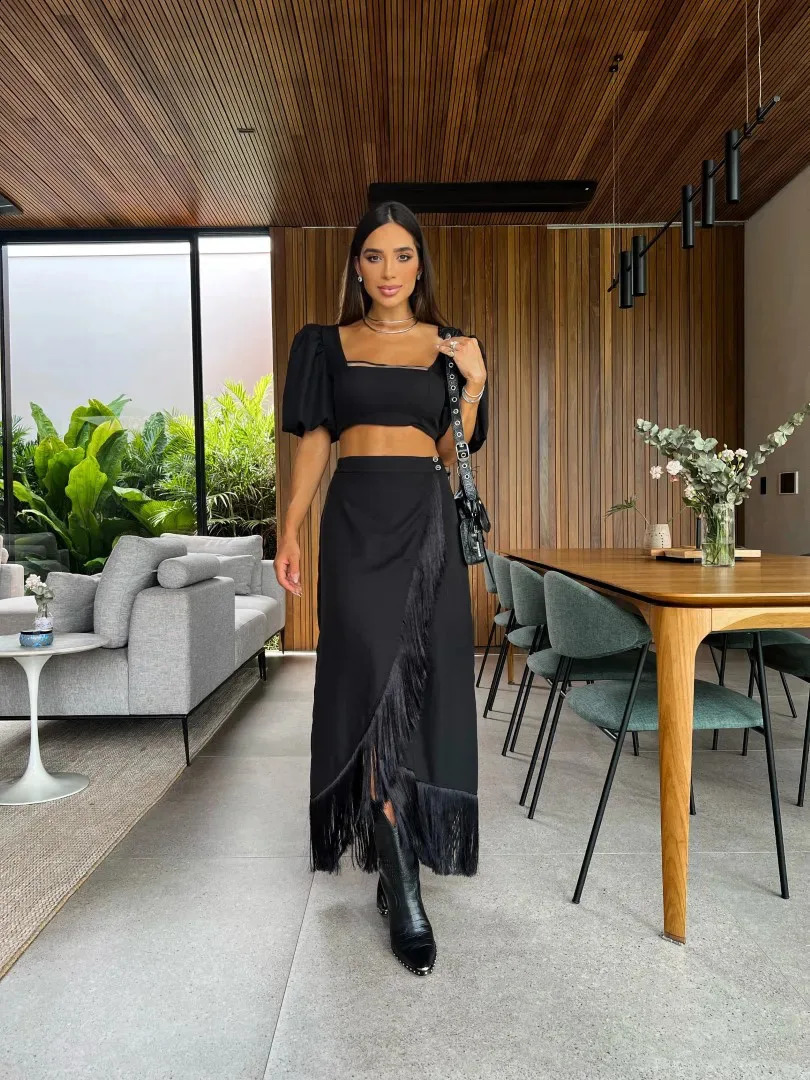 Black Elegant Two Piece Set pour les femmes 2023 Casual Setro Retro Retro Womens Puff Sleeve Short Top Long Jupe Suit 240401