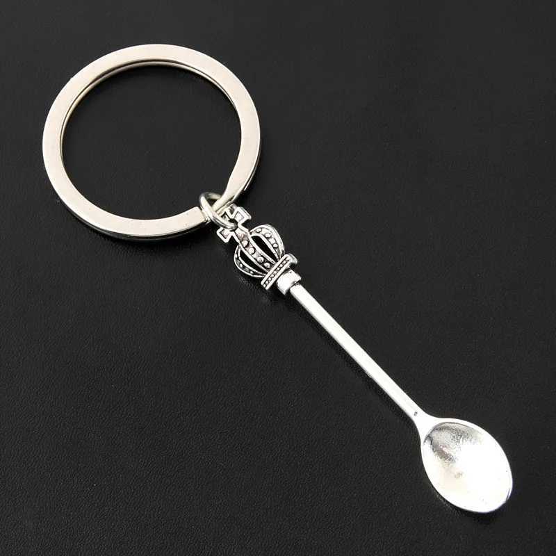 Keychains Lanyards New Knife Fork Spoon Crown Pendants DIY Men Keychain Metal Keyring Kitchen Jewelry Souvenir For Gift Q240403