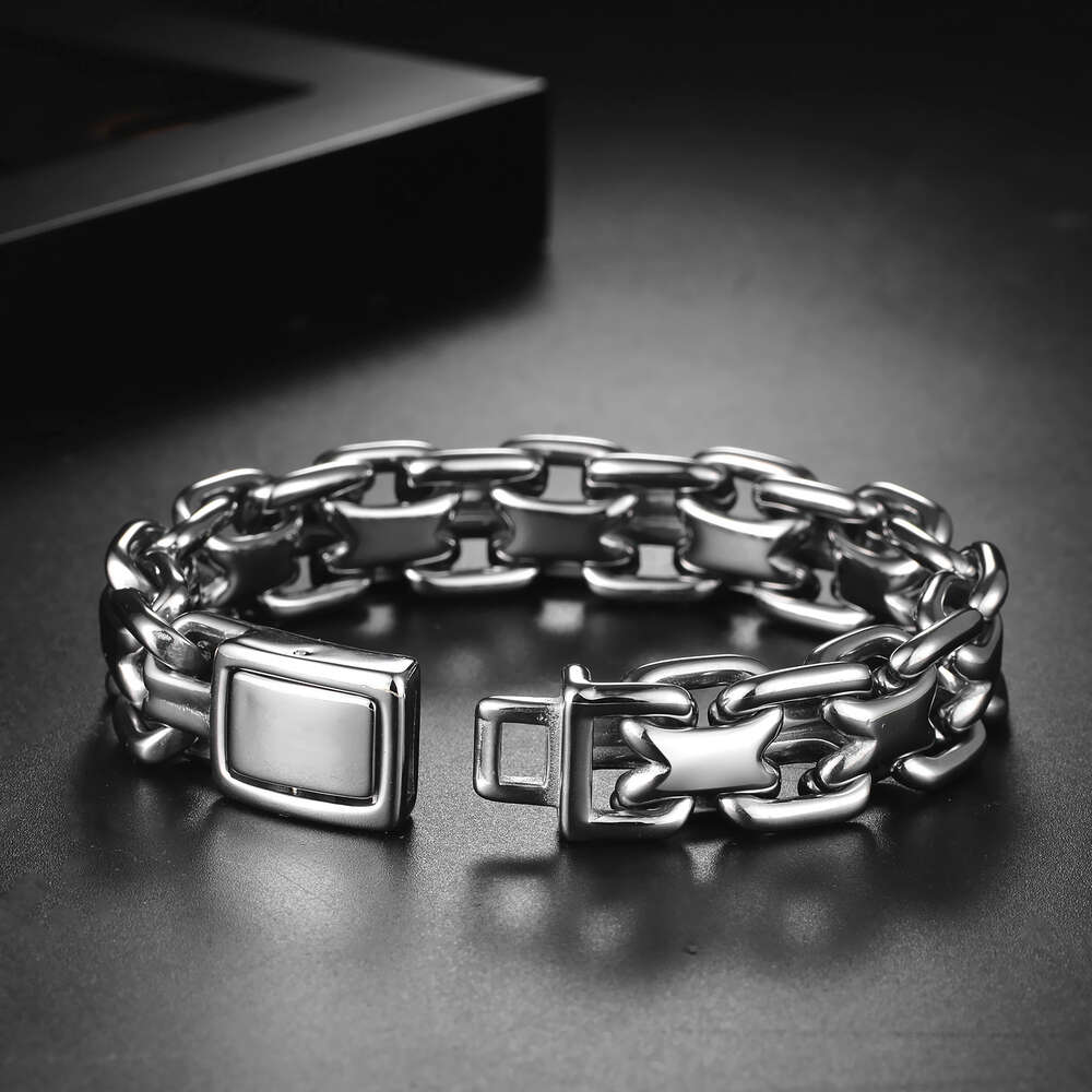 Gepersonaliseerde trendy in elkaar grijpende keten Titanium creatieve roestvrijstalen Cubaanse herenarmband