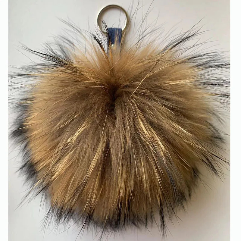 Keychain With Big Poms 15cm Fluffy Real Raccoon Fur Ball 13cm Fox Pom Backpack Handbag Car Leather Strap Keychain Key Chain 240402