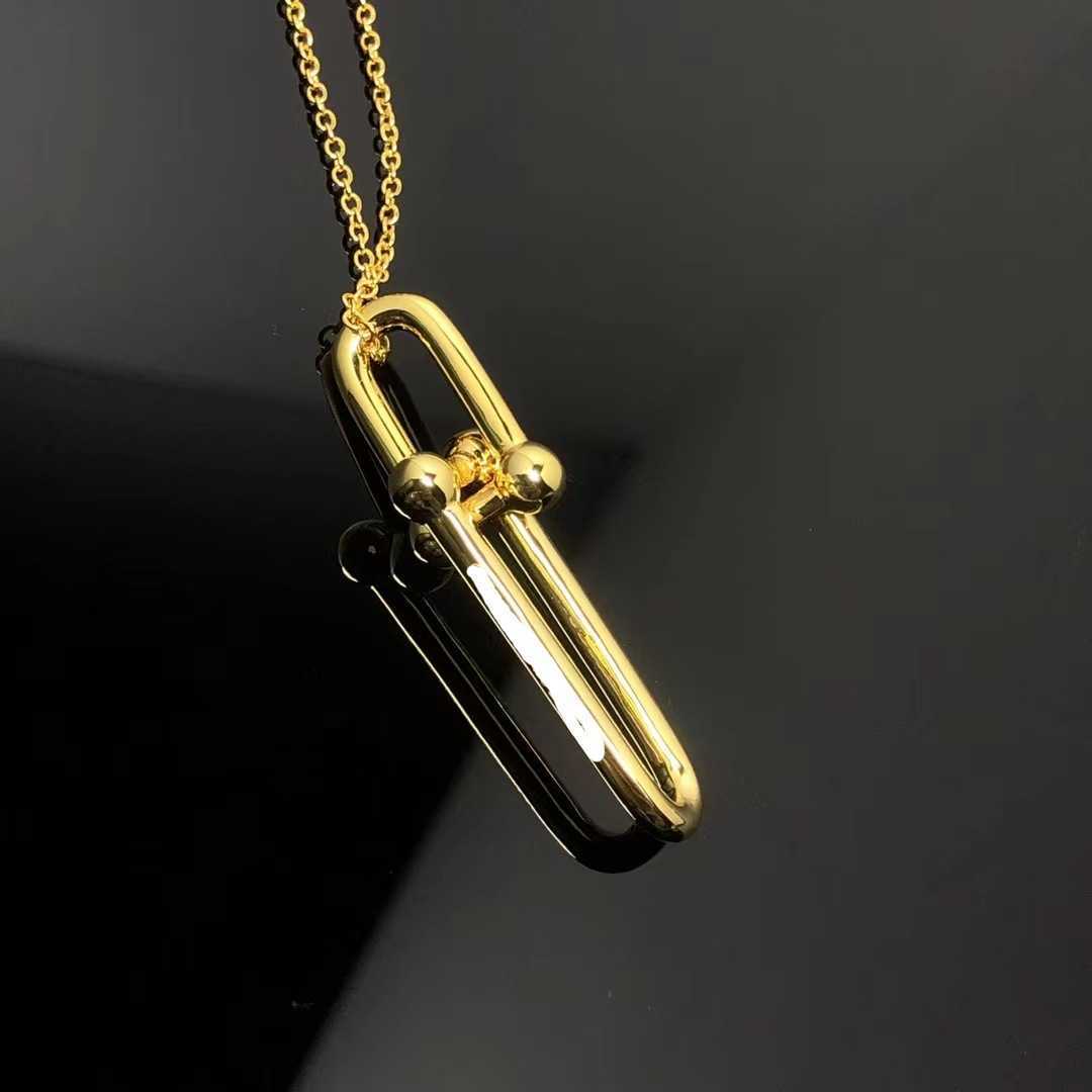Designermärke TIFFAYSS Nytt slät U-format låsben i Låsben med en stam för kvinnors V-guldpläterade 18K Rose Gold Fresh Tassel-halsband