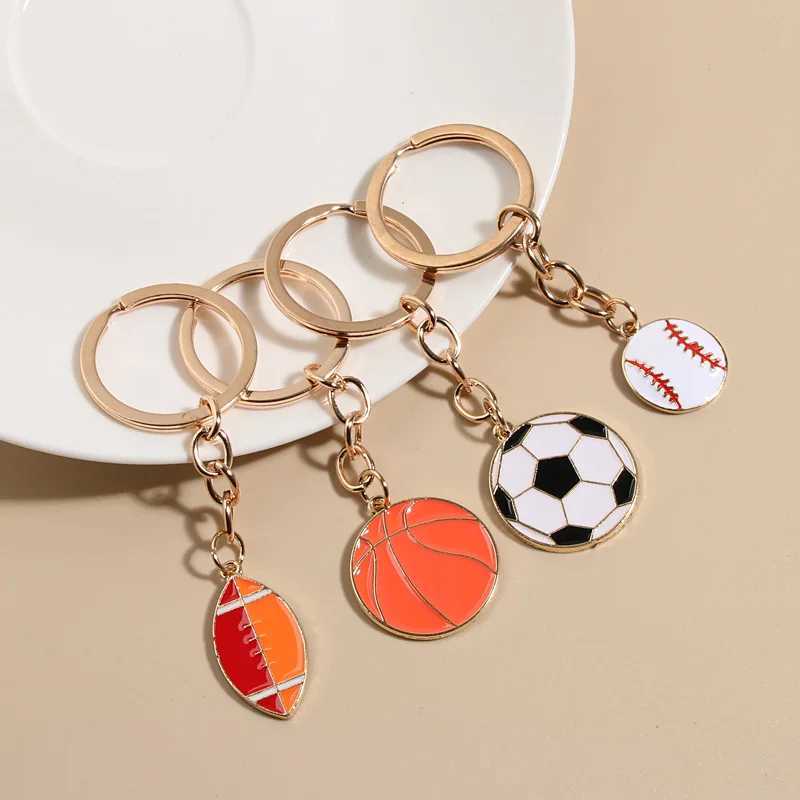 Anahtarlıklar Landards Sport Keychain Futbol Basketbol Rugby Anahtar Yüzük Emaye Zincirleri DIY Kadın Erkekler İçin Erkek Arkadaş Hediyeleri El Yapımı Basit Takı Q240403