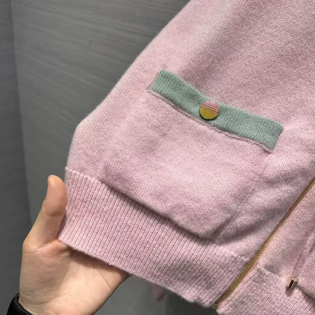 2024 Early Spring New Women's Pink Green Contrast Stripe Pocket Fashion Casure Cashmere Hooded dragkedja kort kappa