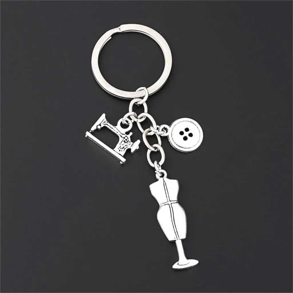 Keychains Lanyards Sewing Machine Clothes Button Charms Keychain Coat Rack Keyholder For Seamstess Handmade Gift Jewelry Crafts E2692 Q240403