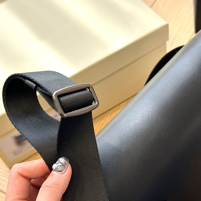 Bola de designer de moda Matérias-primas CHIDO ombro único Span oblíqua Span resistente a desgaste Durável tamanho 28x20cm Messenger Bag
