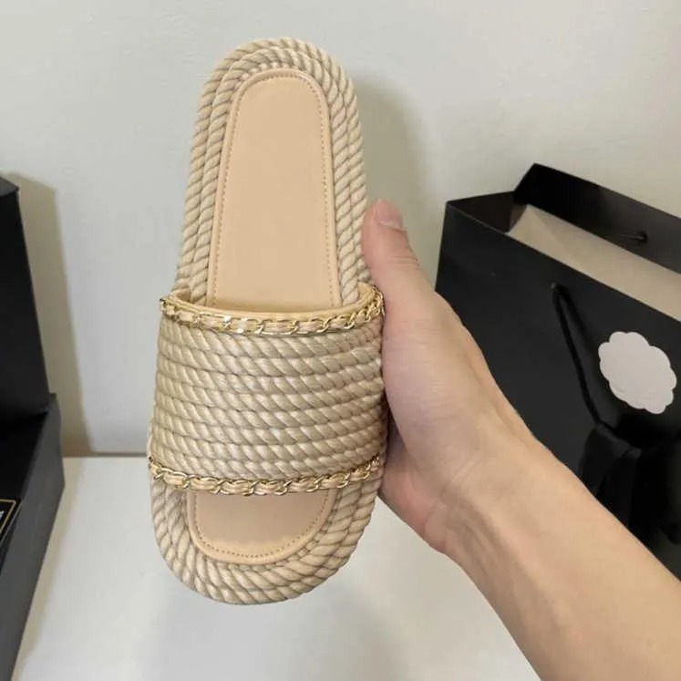Дизайнеры Chann Sandals Женщины твидовая кожаная соломенная женские женские сандалии для женщин клиновые квартиры Fashion Beach Mule Brand Casual Slide Platform