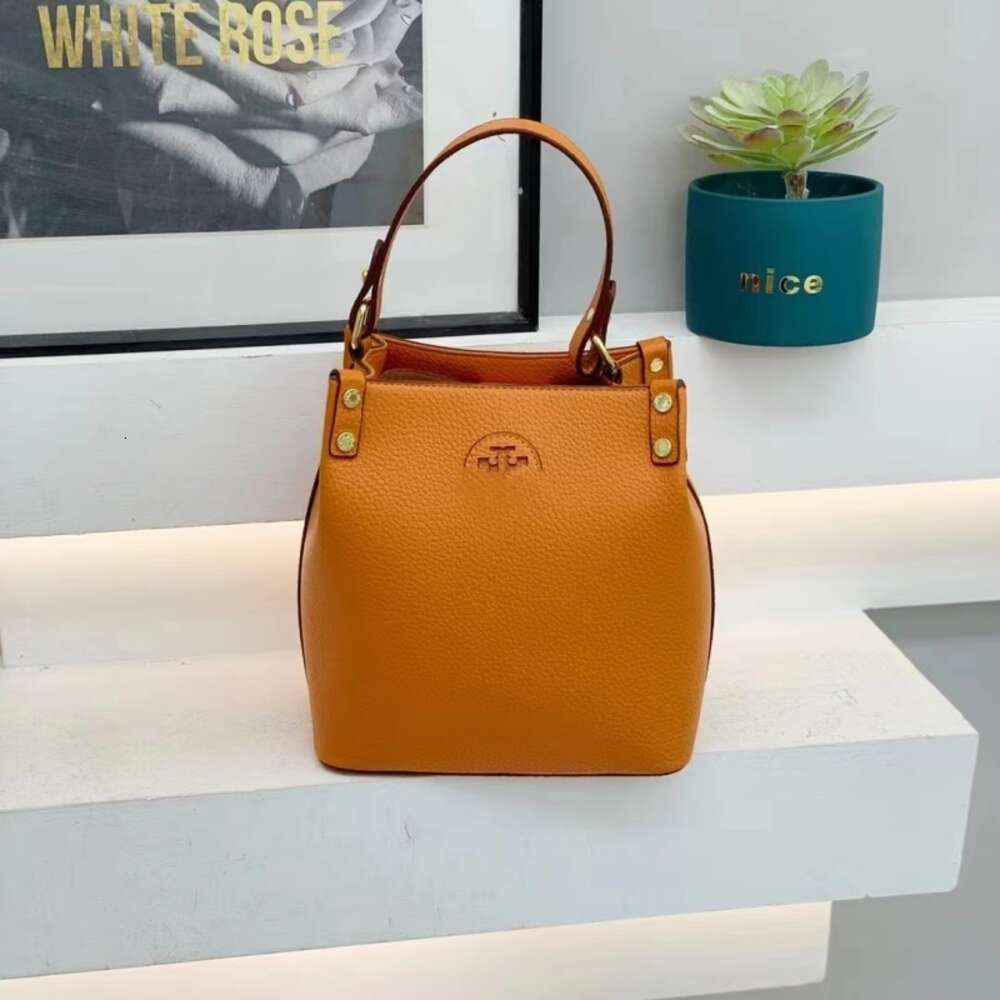 Il designer di borse vende borse da donna con marchio con una borsa alla moda e asceli di sconto al 50% un nuovo secchio di fascia alta con spalla di grande capacità