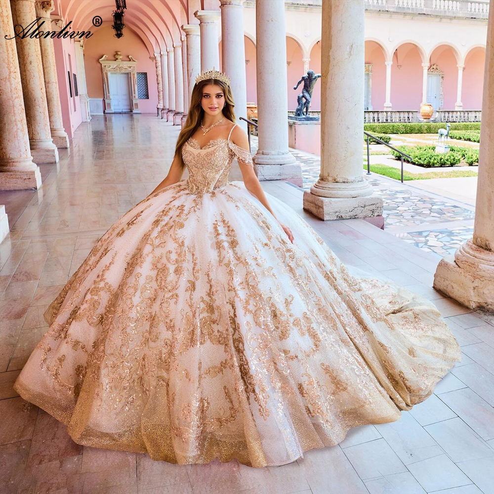 Apliques de renda de champanhe brilhante vestido de bola de coração quinceanera vestidos de espaguete com mangas de pérolas de pérolas de pérolas