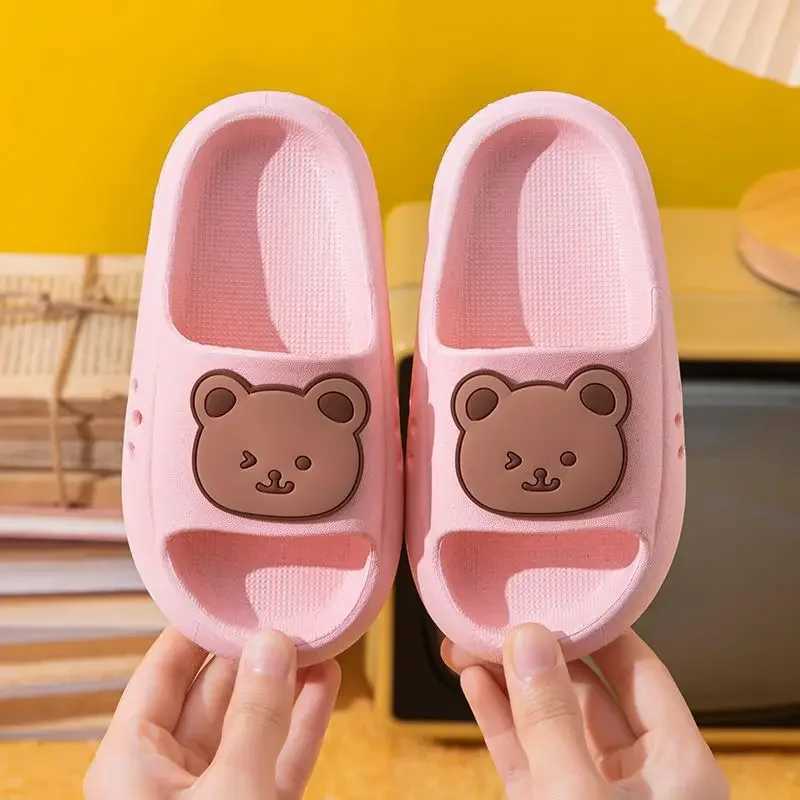 Pantoufle d'été mignon ours gamins pantoufles intérieures non glissées sandales de bot doux confort pour bébé chaussures garçons filles pantoufles de salle de bain pantoufle 240408