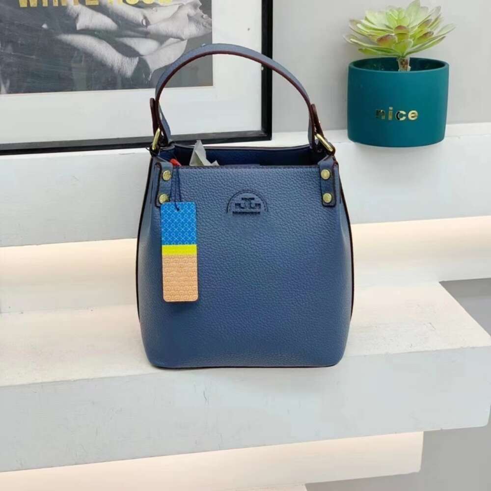 Il designer di borse vende borse da donna con marchio con una borsa alla moda e asceli di sconto al 50% un nuovo secchio di fascia alta con spalla di grande capacità