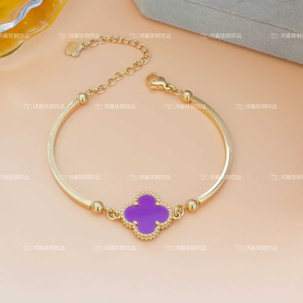 Bracelet Vac Nouveau bracelet de mode Four Leaf Grass Shining et décoloration classique Design personnalisé Bracelet simple et polyvalent