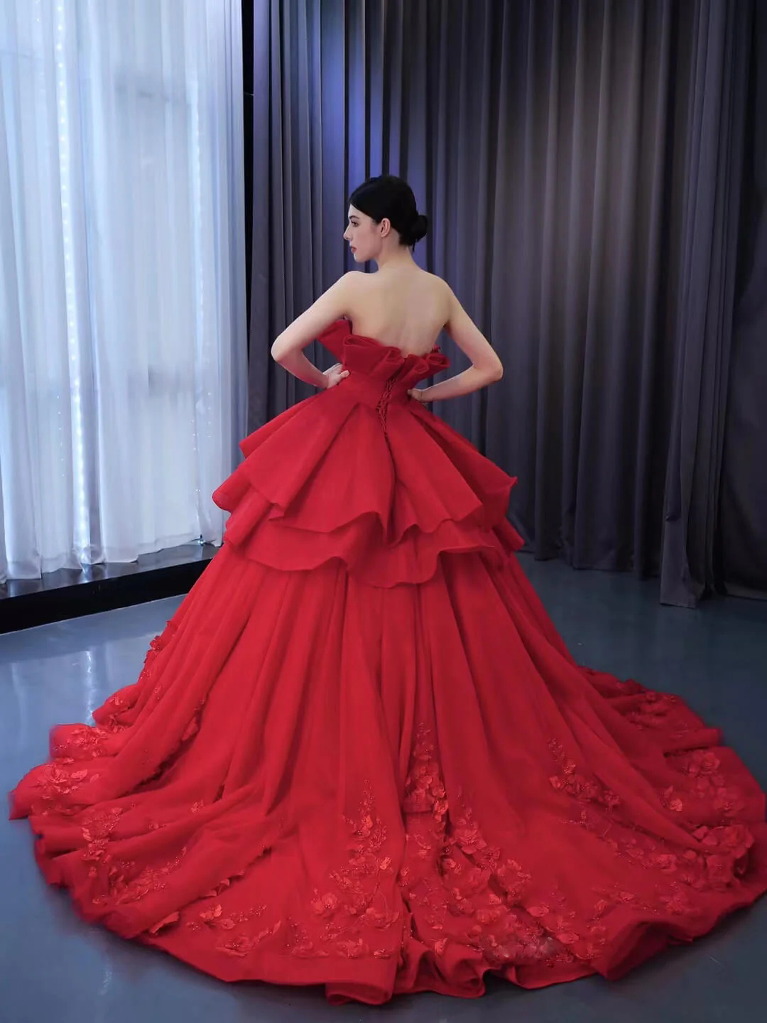 Couleur rouge hors de la robe de boule épaule Robes de quinceanera perles de fleurs 3D Appliques appliques en dentelle robe formelle au sol