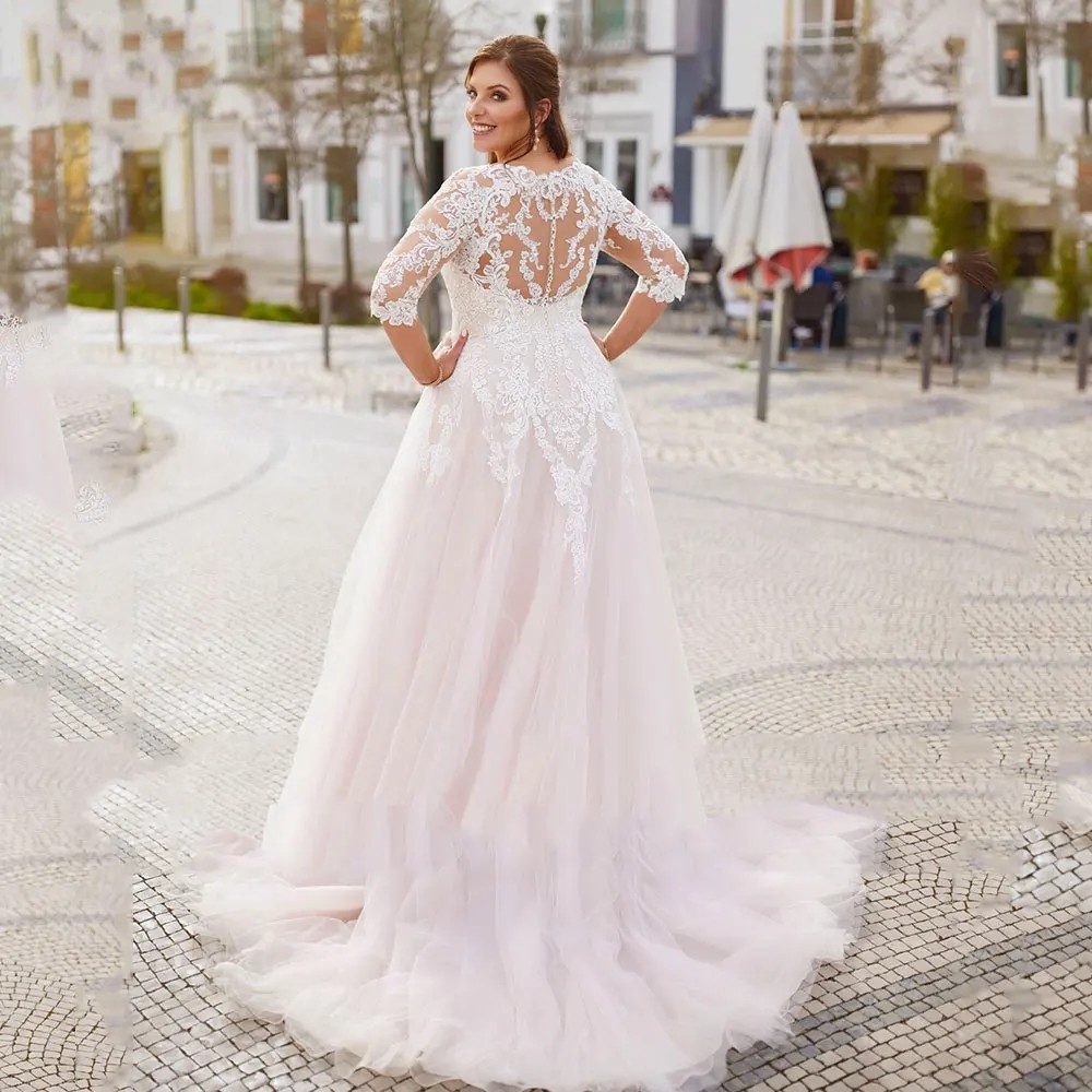 Scoop -Ausschnitt Pluspuzier eine Linie Hochzeitskleider glamouröser Spitze applikativer Boho Garden Brautkleider mit 3/4 langen Ärmeln Sweep -Zug Braut Vestidos de Novia CL3468