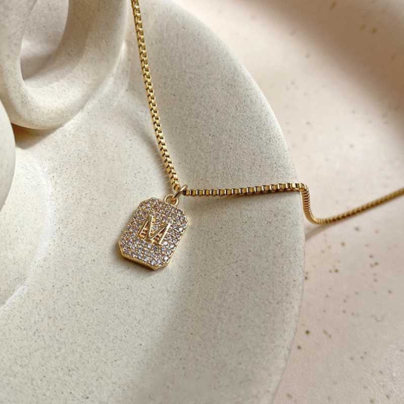 Hangende kettingen modieus en voortreffelijk 14k echte gouden letter m-chain ketting geschikt voor vrouwen temperatuur mode sieraden sprankelen