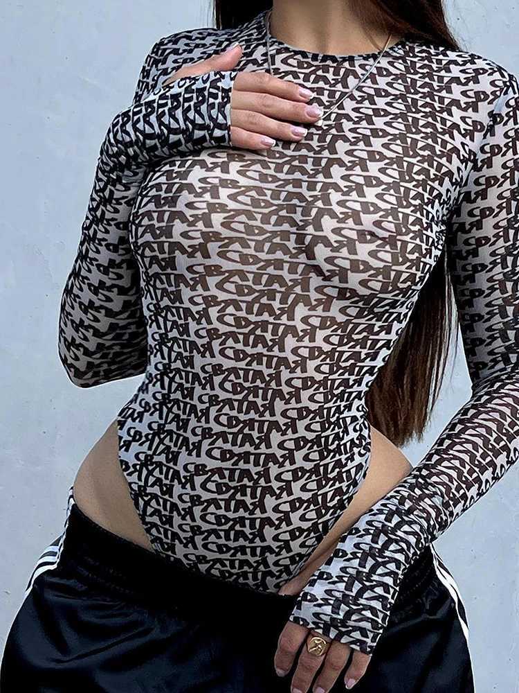 Kvinnors t-shirt kvinnor tryckt tidvattnet mesh hottie bodysuit sexig något transparent långärmad tät inre kvinnokläder J240409