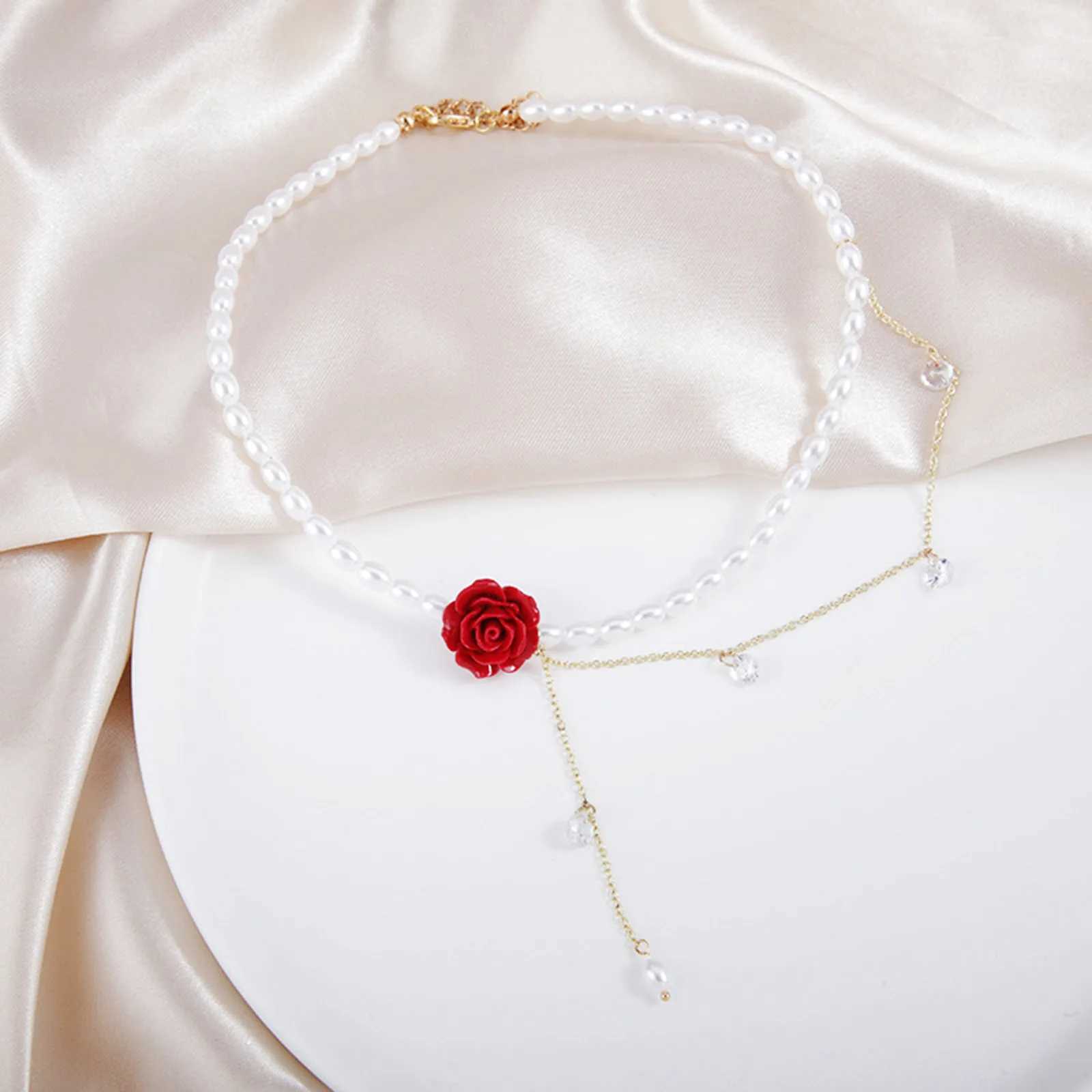 Pendant Necklaces Dainty Sweet Red Rose Charm Pendant Chain Necklace Suitable for Women and Girls Simulated Pearl Bead Necklace Gothic NecklaceQ