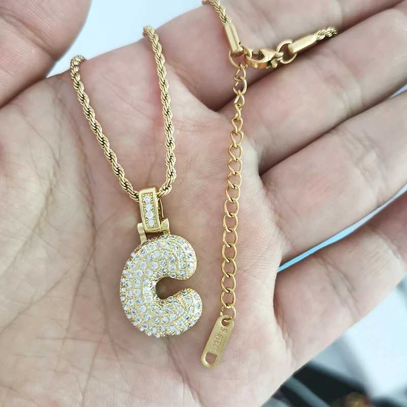 Colliers pendants qmhje Charme initial A-Z Letter Collier Femme Collier Collier en acier inoxydable Chaîne Fat Letter Gold Silver Hip Hop Iceq