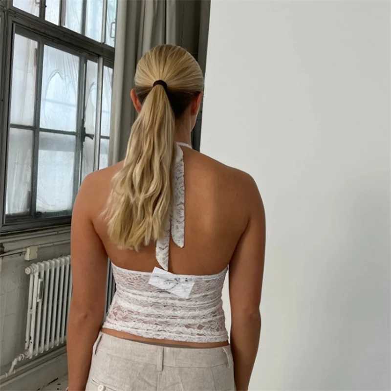 Frauen Tanks Camis Xingqing Halfter Hals Spitze Top Y2K Damen sexy feste Farbhülsen und Rückenless Tanktop 2000er Jahre Modekleidungsstraße Kleidung J240409