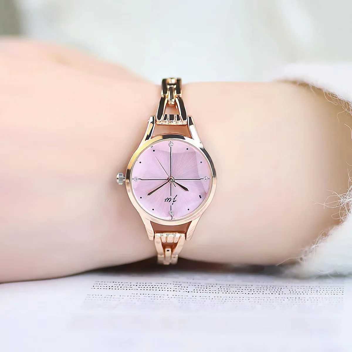 Bracelet de montres pour femmes Watch for Women Elegant Rose Gold Ladies Luxury Wrist Wrists Rhinestone Simple Fashion Female Quartz Relogio Feminino 240409