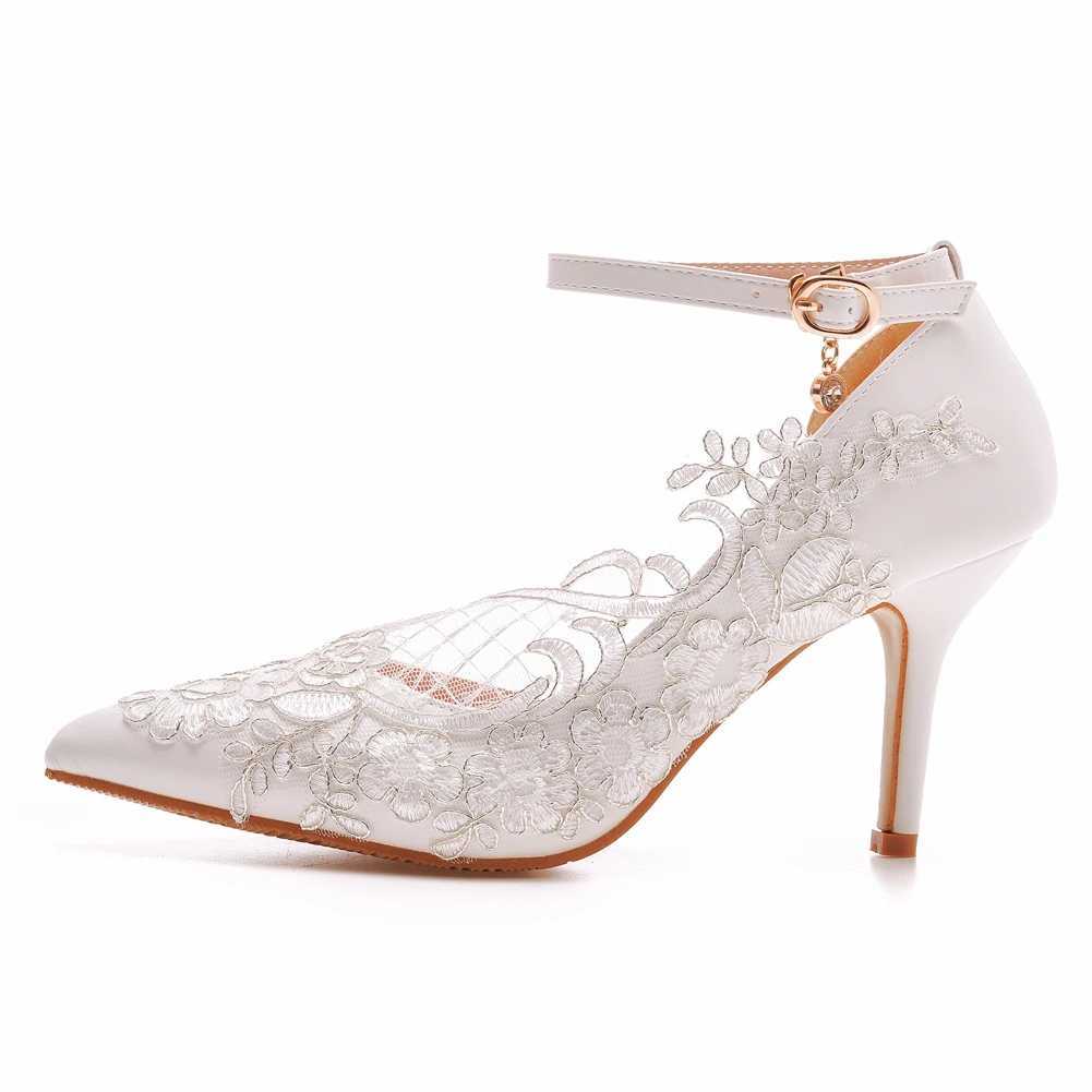 Chaussures habillées Crystal Queen Elegant White en dentelle Femmes Pumps Flower Wedding Bride High Heels Sandals Fashion Ankle Buckle Stiletto H240409 25NK