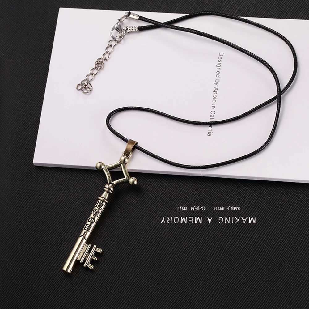 قلادة قلادة SUMENG 2024 هجوم تيتان قلادة EREN KEY Shingeki no Kyojin Pendant Fashion Retro Anime Jewelry Mens PlayQ