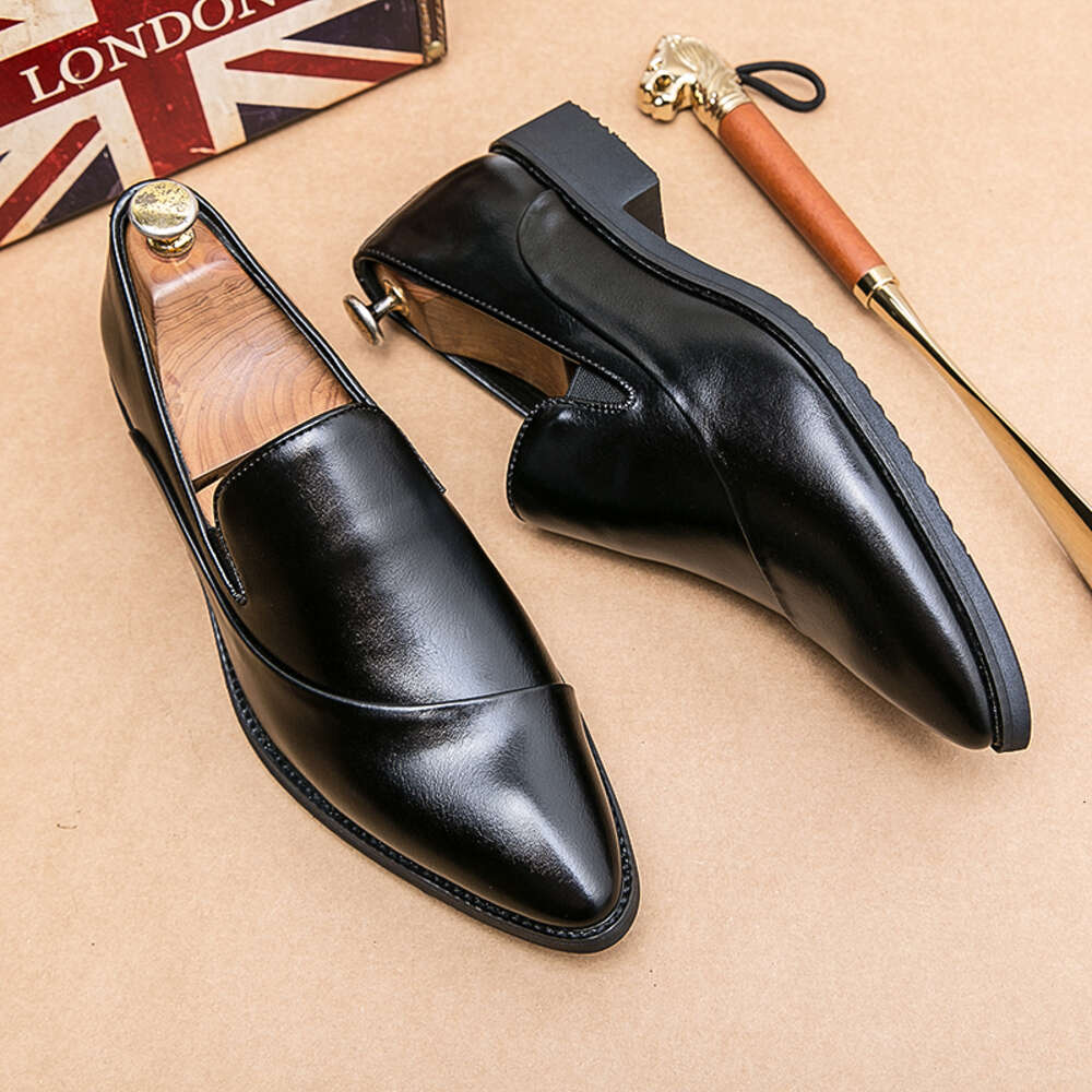 2024 Sapatos de couro para homens novos sapatos elegantes sapatos de vestido elegante simples no homem calçados casuais originais boos mocassins