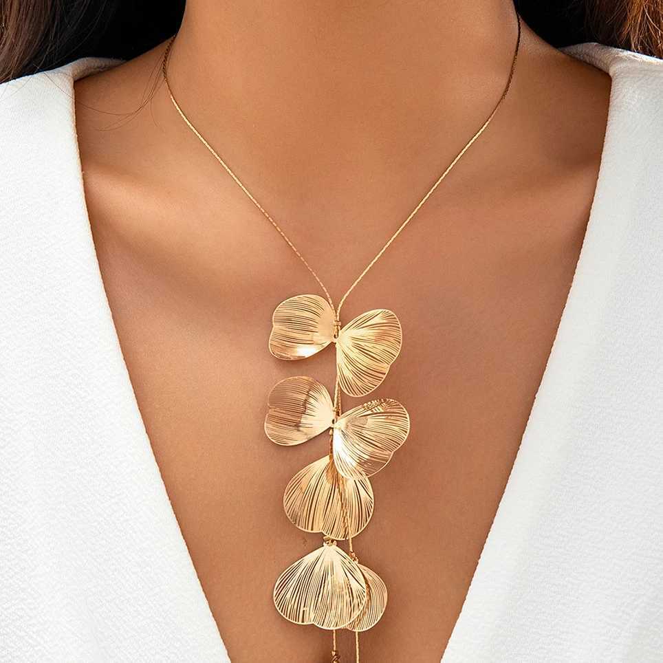 Colliers de pendentif Ingemark Kpop Flower Petal Pendant Collier adapté aux femmes mariée Sexy Snake Long Collier de chaîne de poitrine Bijoux Accessoires NewQ