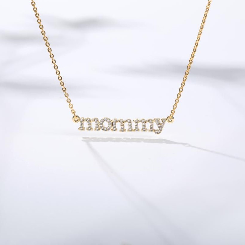 NOUVELLE LETTRE DE MOMY PERSONNALISÉ Collier zircon Pendentif pour femmes Bijoux de la chaîne de tour de tour Crystal Gift