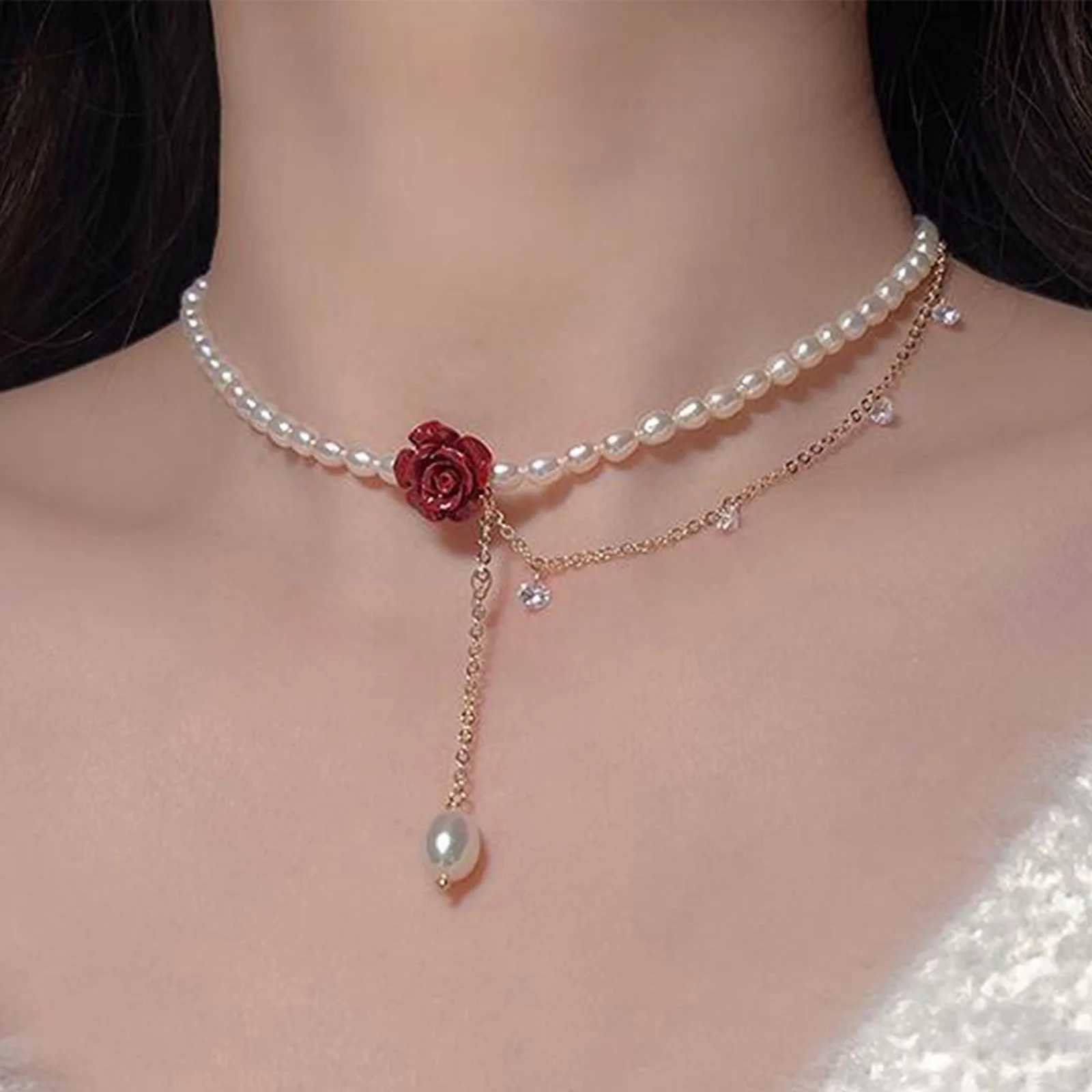 Collane a sospensione Dolcato Rose Rossa Sweet Rose Collana a pendente Adatta donne e ragazze simulate collana di perle di perle