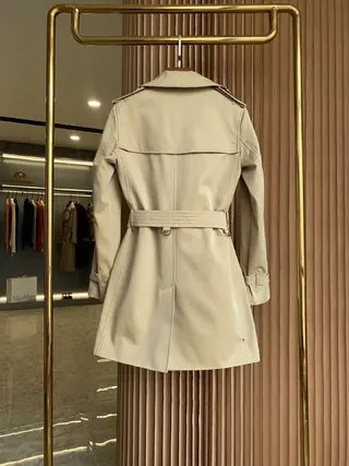 Femmes britanniques Trench Coat Trench Coat Slim imperméable les vêtements d'extérieur féminins moyens moyennes de haute qualité de veste décontractée couleur