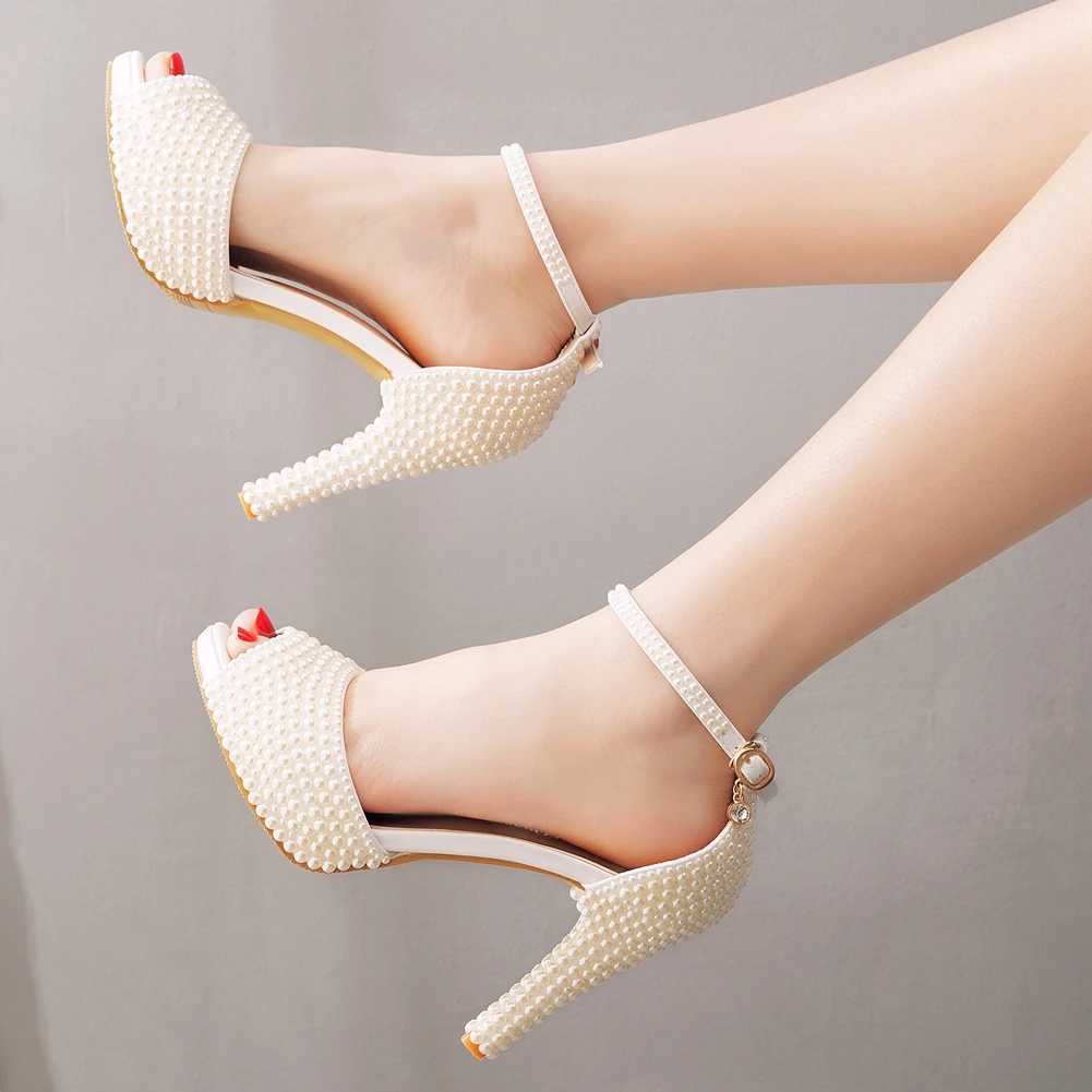 Dress Shoes Crystal Queen Women Summer Sandals Sexy Bride Wedding Party White Peep Toe Thick High Heels Beige Pearl Platform Stilettos H240409 BGG5