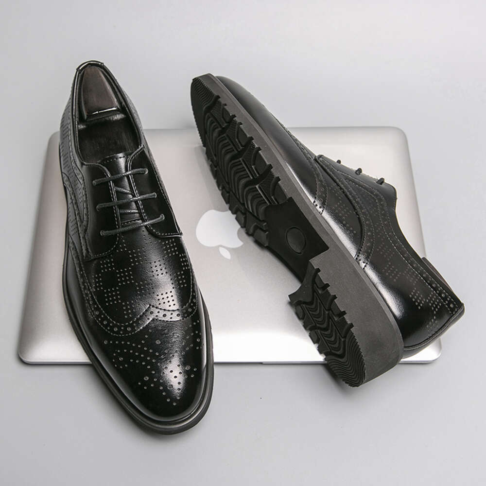 Fashion Oxford Black Wedding Dress Business Prom Men 2024 Nieuwe klassieke Boos Office Leather Shoes