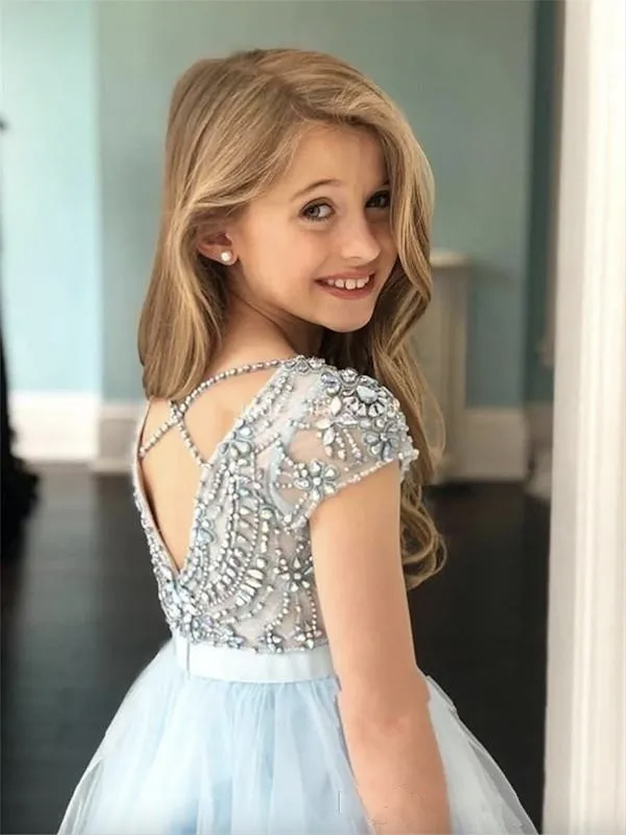 2024 Princesse Light Blue Girls Pageant Robes Biel Neck Tulle Silver Crystal Perles Côtes courtes