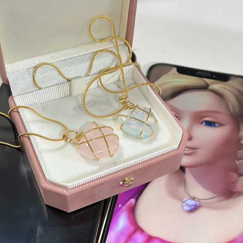 Hänghalsband 2022 Fashion Opal Heart Necklace Crystal Castle Halsband Kvinnor Rose Quartz Barbie Halsband smycken Tillbehör gåva