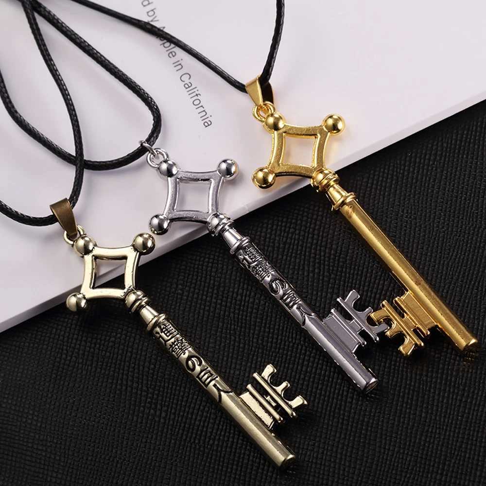 قلادة قلادة SUMENG 2024 هجوم تيتان قلادة EREN KEY Shingeki no Kyojin Pendant Fashion Retro Anime Jewelry Mens PlayQ