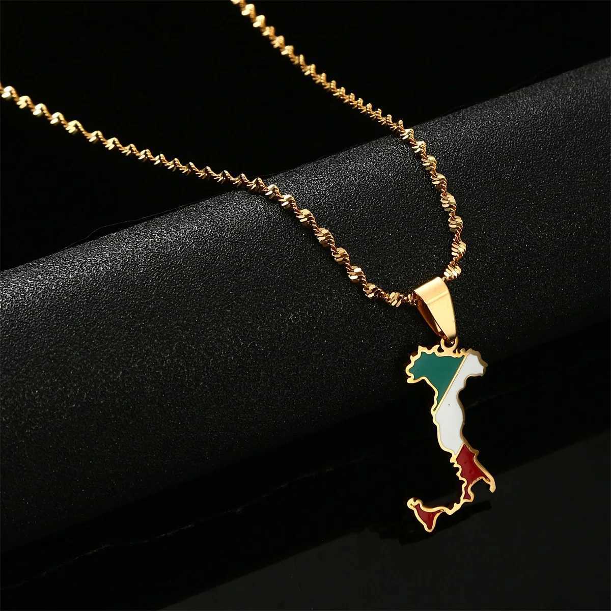 Pendant Necklaces Unisex Italian Map Pendant Necklace Silver Gold Stainless Steel Italian Flag Jewelry GiftQ