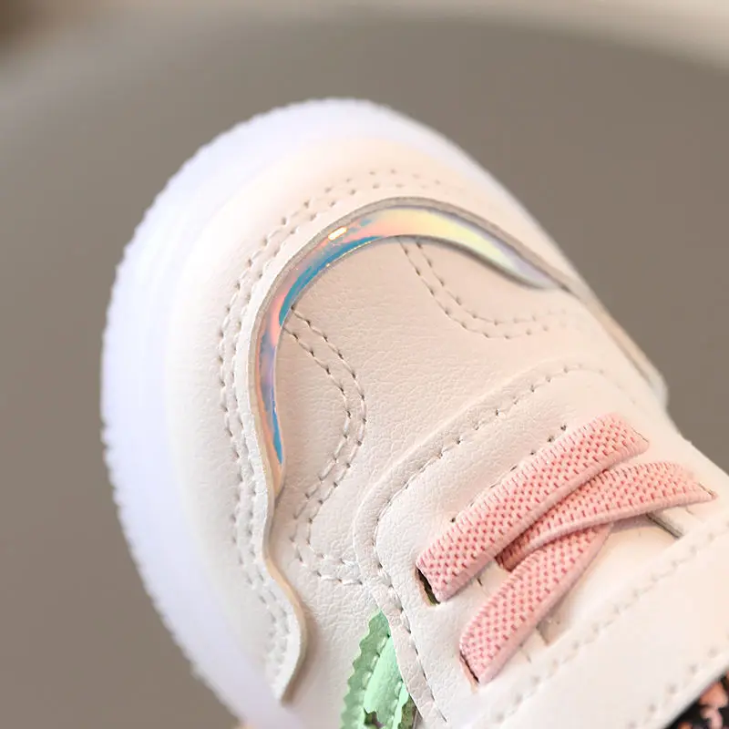 Baskets Nouvelles taille 1530 Sneakers respirants pour enfants garçons et filles chaussures de tout-petits non glissantes menées à la mode.