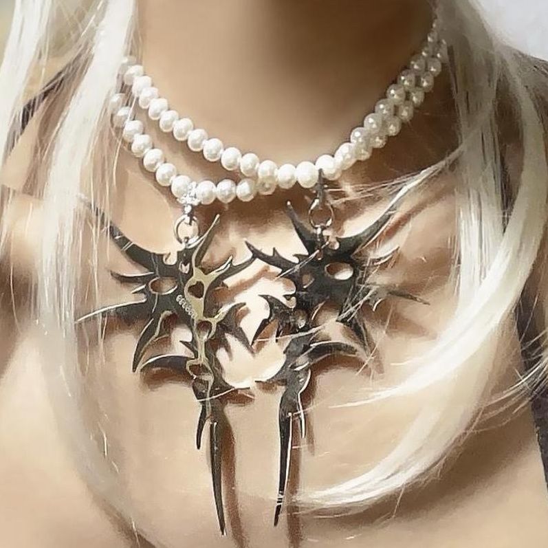 Vintage Dark Thorn Hollow Höhle Anhänger Choker Heckkette Cool und trendy kleine Menschenmenge werfen Messer Dart Ohrringe Halskette für Männer und Frauen